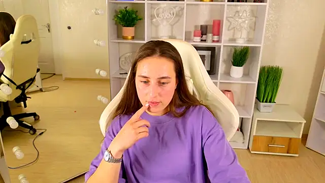 NadinnL online show from 05/09/26, 01:14