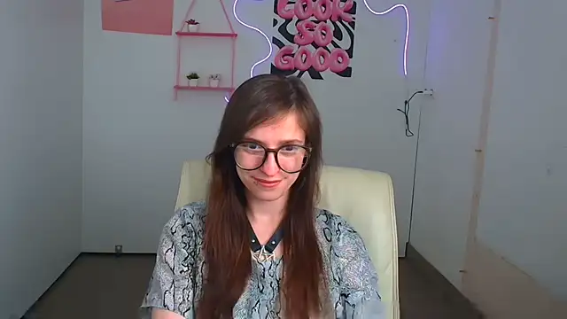 Snapshot of Luna_Tantra chatting on 06/19/26, 10:36 Luna Tantra online show from 06/19/26, 10:36