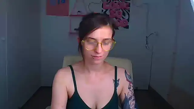 Snapshot of Luna_Tantra chatting on 06/28/26, 01:06 Luna Tantra online show from 06/28/26, 01:06