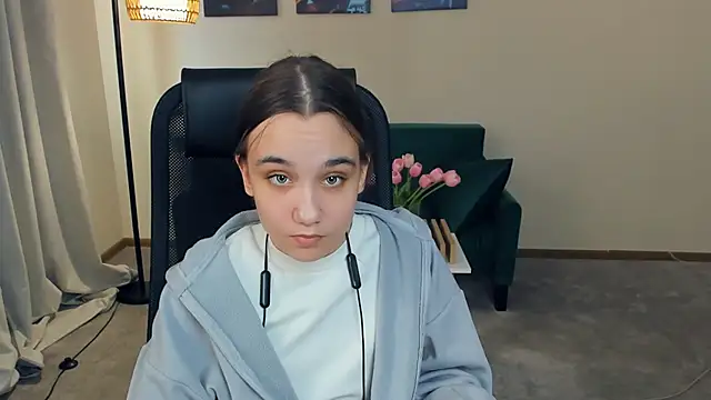 MarianHenaire online show from 04/22/26, 10:22