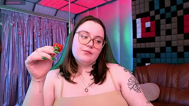 Snapshot of CatherineClaire chatting on 05/19/26, 04:36 CatherineClaire online show from 05/19/26, 04:36