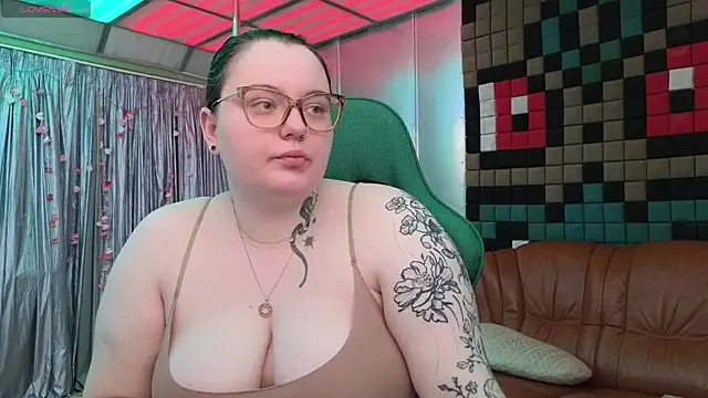 Snapshot of CatherineClaire chatting on 05/14/26, 11:07 CatherineClaire online show from 05/14/26, 11:07