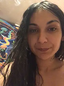 Snapshot of amira1348 chatting on 06/18/26, 08:25 amira1348 online show from 06/18/26, 08:25