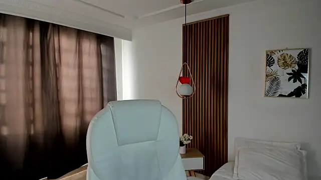 Snapshot of luniksa chatting on 06/07/26, 12:10 luniksa online show from 06/07/26, 12:10