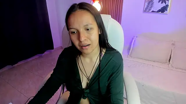Snapshot of luniksa chatting on 04/28/26, 11:25 luniksa online show from 04/28/26, 11:25