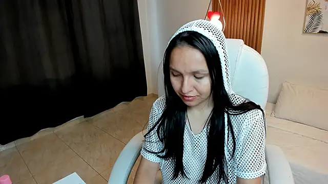 Snapshot of luniksa chatting on 05/10/26, 11:25 luniksa online show from 05/10/26, 11:25