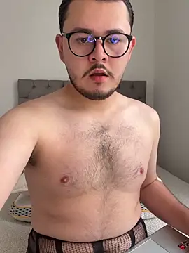 Snapshot of SubBoy_bear chatting on 06/17/26, 01:21 SubBoy bear online show from 06/17/26, 01:21