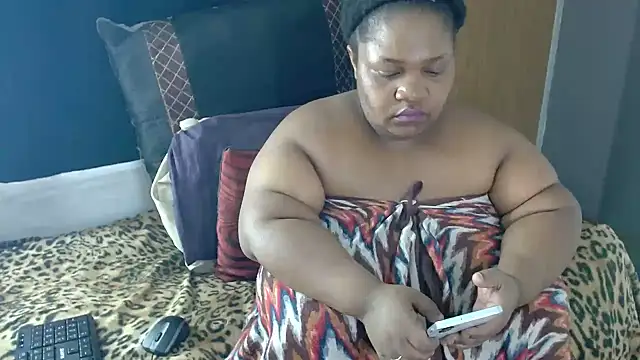 Snapshot of BBWMIDGET40 chatting on 06/15/26, 11:32 BBWMIDGET40 online show from 06/15/26, 11:32