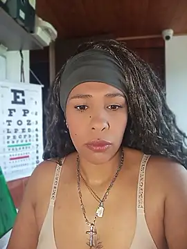 Snapshot of Ivon_C chatting on 05/12/26, 01:06 Ivon C online show from 05/12/26, 01:06