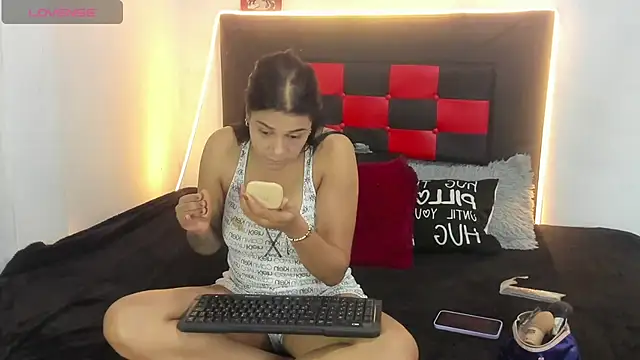 Snapshot of camila_valenciia_ chatting on 07/21/26, 03:20 camila valenciia online show from 07/21/26, 03:20