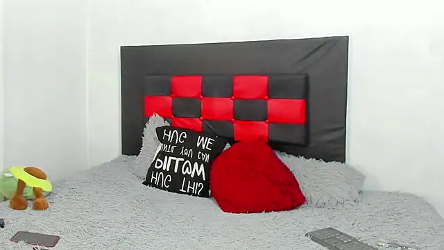 camila valenciia  online show from 04/21/26, 12:34