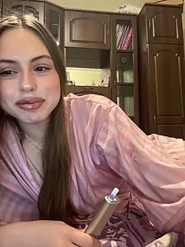 Snapshot of LOLAskk chatting on 06/17/26, 10:19 LOLAskk online show from 06/17/26, 10:19