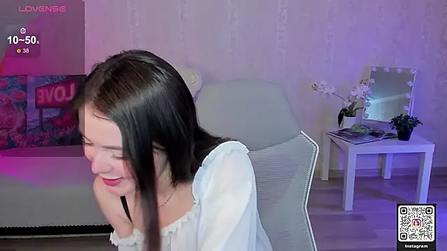 LinnLove online show from 05/08/26, 07:01