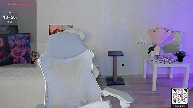 LinnLove online show from 06/03/26, 07:09
