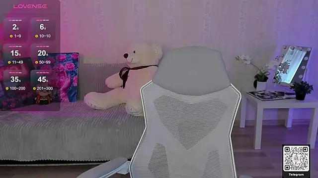 LinnLove online show from 04/23/26, 06:53