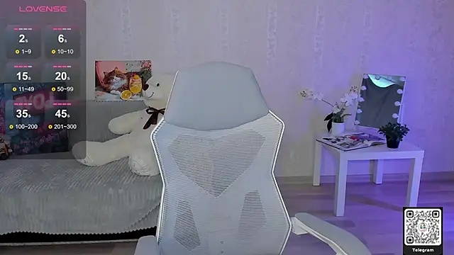 LinnLove online show from 05/15/26, 07:06