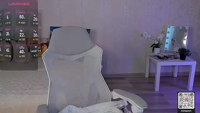 LinnLove online show from 05/20/26, 06:54