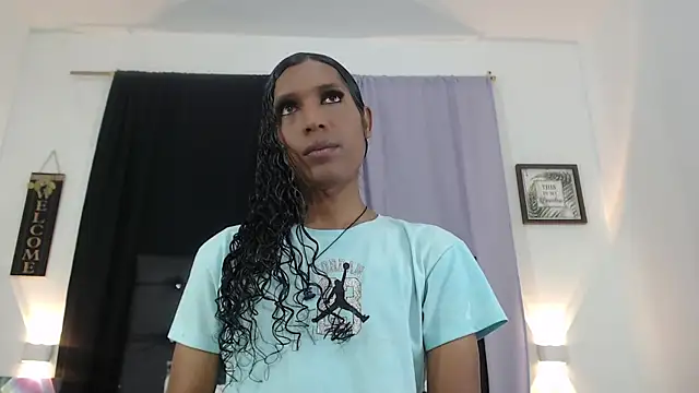 Mia Hiills online show from 07/07/26, 12:42
