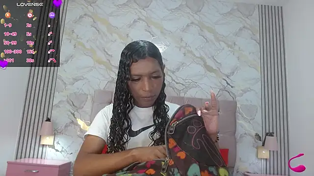 Mia Hiills online show from 06/12/26, 12:36
