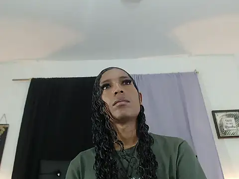 Mia Hiills online show from 06/30/26, 12:16
