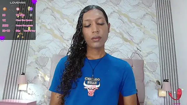 Mia Hiills online show from 06/04/26, 03:33