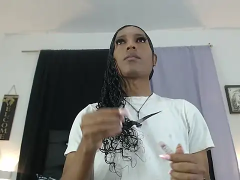 Mia Hiills online show from 06/25/26, 12:10