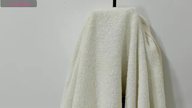 mia novoa  online show from 04/21/26, 10:27