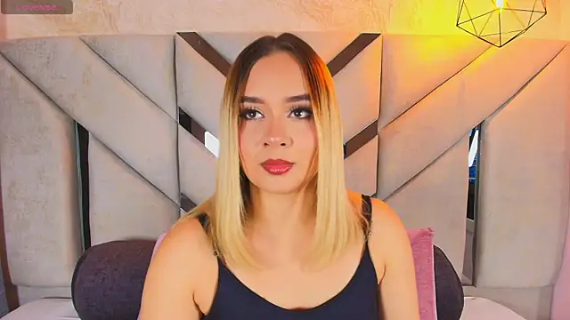Snapshot of Sofia_pamela_ chatting on 06/06/26, 06:35 Sofia pamela online show from 06/06/26, 06:35
