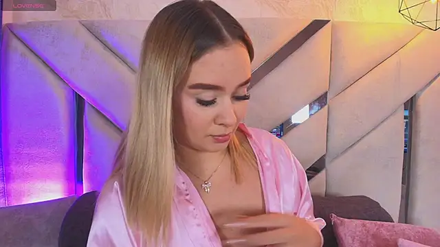 Sofia pamela  online show from 05/07/26, 07:28