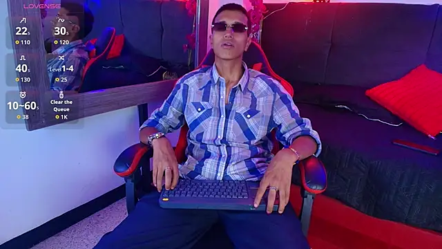 Snapshot of Alan_Colthon chatting on 05/20/26, 03:47 Alan Colthon online show from 05/20/26, 03:47