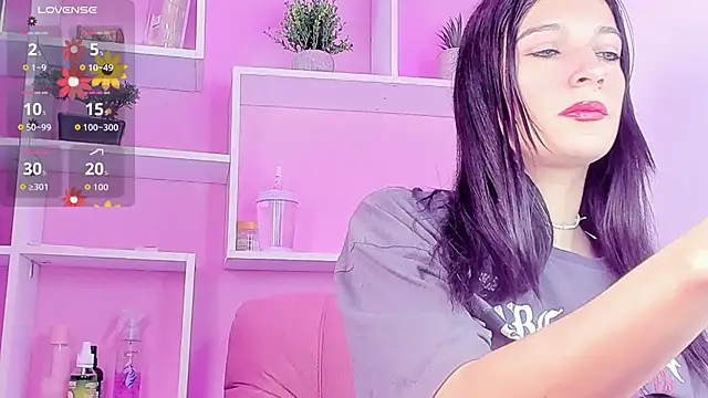 Snapshot of MilaWhitte chatting on 06/15/26, 04:39 MilaWhitte online show from 06/15/26, 04:39