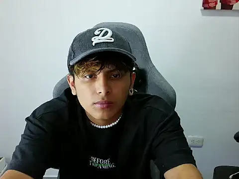 dany fans online show from 04/24/26, 02:35