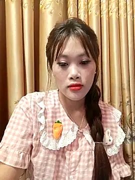 Snapshot of Ly-sexyy chatting on 07/17/26, 06:32 Ly-sexyy online show from 07/17/26, 06:32