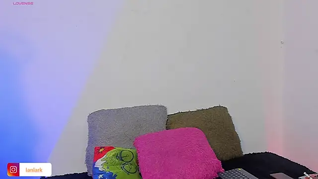  IanLark online show from 07/10/26, 06:46