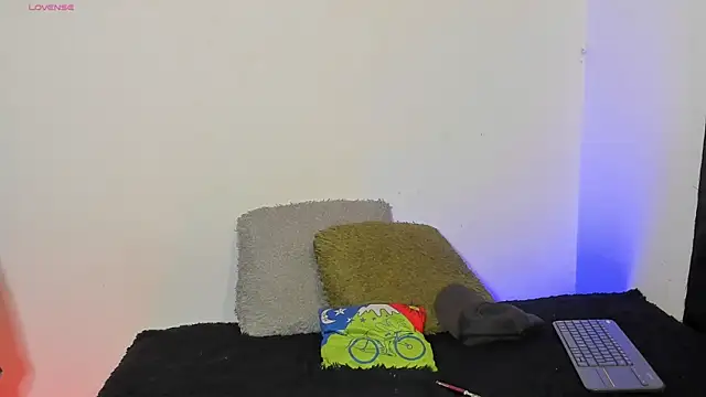 Snapshot of _IanLark chatting on 05/19/26, 01:56 IanLark online show from 05/19/26, 01:56