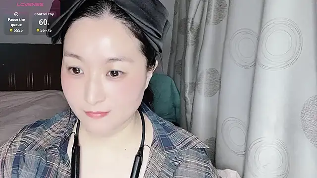 Snapshot of D-Misslu chatting on 04/28/26, 11:47 D-Misslu online show from 04/28/26, 11:47