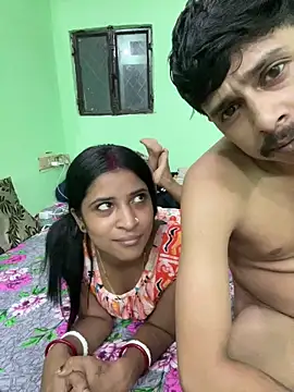 hot-couple-0 online show from 06/10/26, 02:07