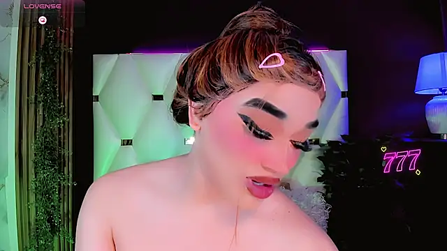 Snapshot of Camila_Vasquezz1 chatting on 06/26/26, 12:00 Camila Vasquezz1 online show from 06/26/26, 12:00