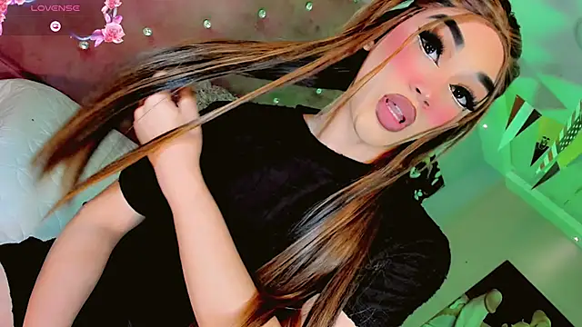 Snapshot of Camila_Vasquezz1 chatting on 06/19/26, 08:36 Camila Vasquezz1 online show from 06/19/26, 08:36