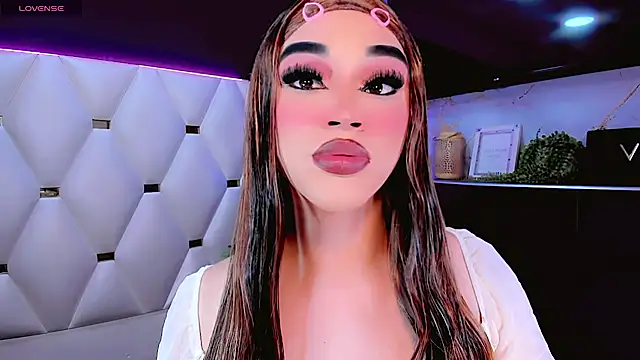 Snapshot of Camila_Vasquezz1 chatting on 06/16/26, 11:10 Camila Vasquezz1 online show from 06/16/26, 11:10