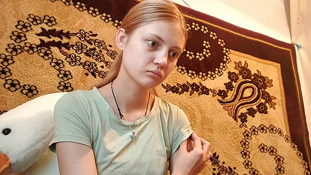 Snapshot of LunaLaday chatting on 06/06/26, 03:23 LunaLaday online show from 06/06/26, 03:23