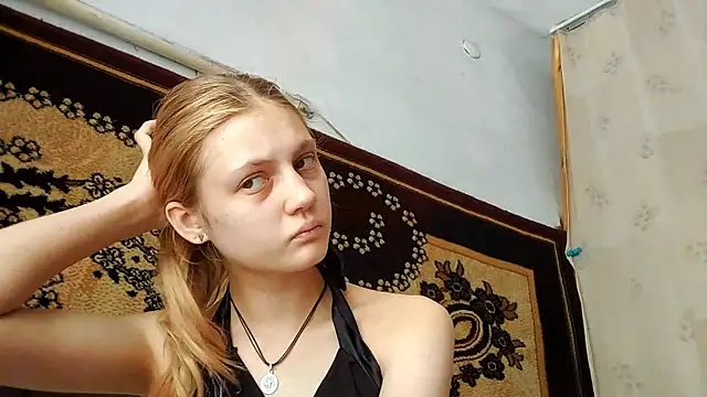 Snapshot of LunaLaday chatting on 07/15/26, 06:20 LunaLaday online show from 07/15/26, 06:20