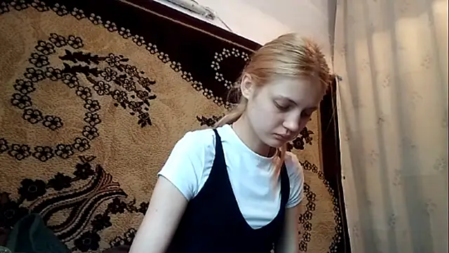 LunaLaday online show from 05/18/26, 04:07