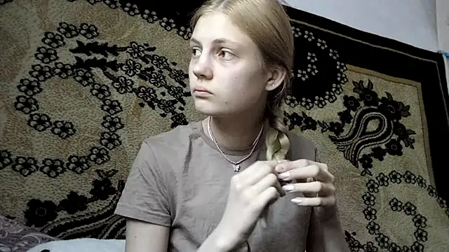 Snapshot of LunaLaday chatting on 06/16/26, 02:22 LunaLaday online show from 06/16/26, 02:22