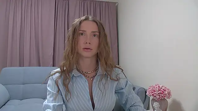 LoraVey online show from 05/29/26, 07:31