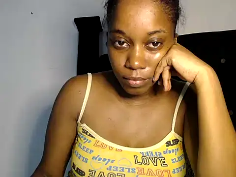 Snapshot of Enchantriss chatting on 10/18/25, 12:23 Enchantriss online show from 10/18/25, 12:23