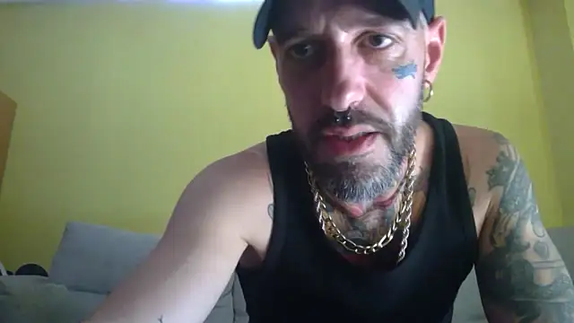 Snapshot of DuroHustler chatting on 05/23/26, 03:44 DuroHustler online show from 05/23/26, 03:44