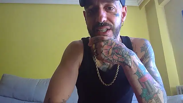 Snapshot of DuroHustler chatting on 05/17/26, 03:01 DuroHustler online show from 05/17/26, 03:01