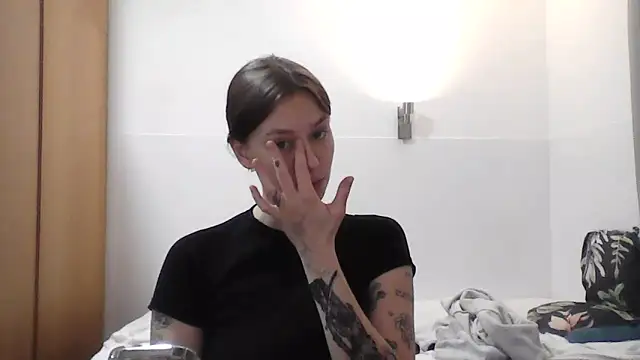 JuicyErika online show from 06/19/26, 09:20