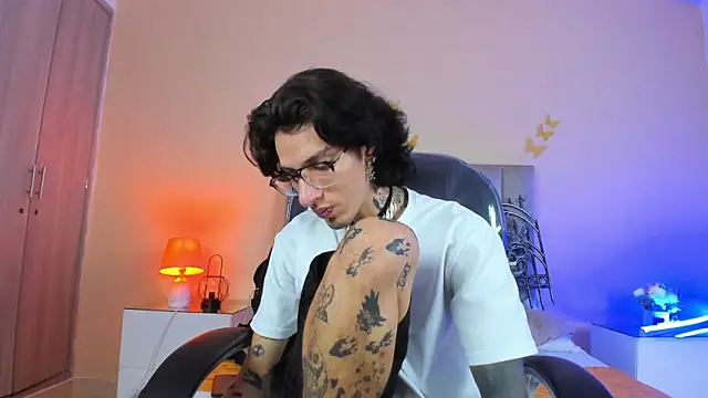 Snapshot of Vergil_Noir_ chatting on 05/16/26, 04:11 Vergil Noir online show from 05/16/26, 04:11